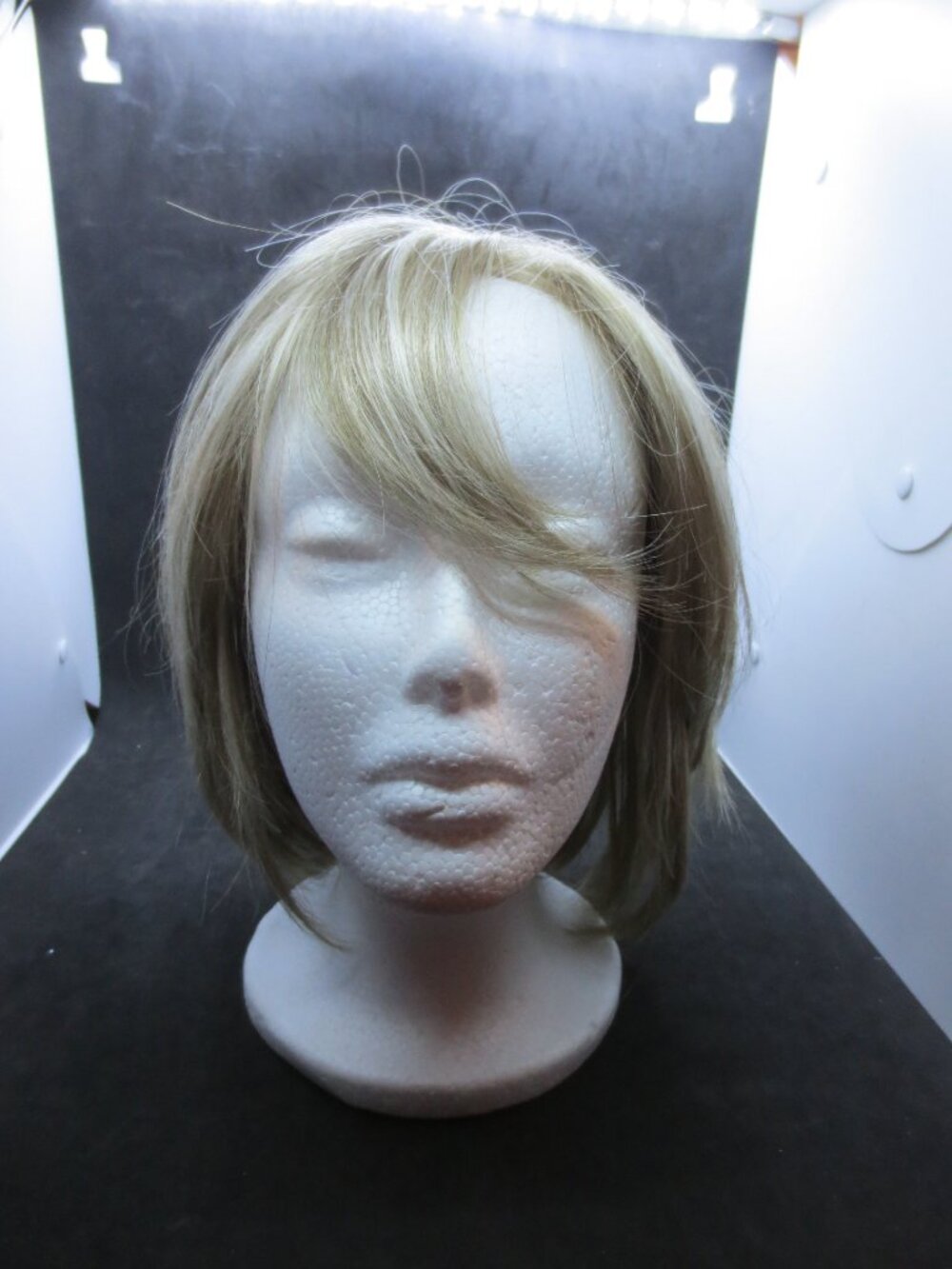 TressAllure Style 1703 Khloe Frosty Blond HL Women's Wig - New in Box